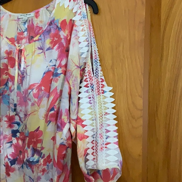 Ladies top - Picture 2 of 6